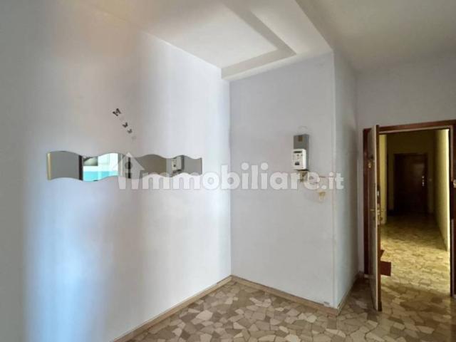 Bilocale via Dante, Centro, Erba
