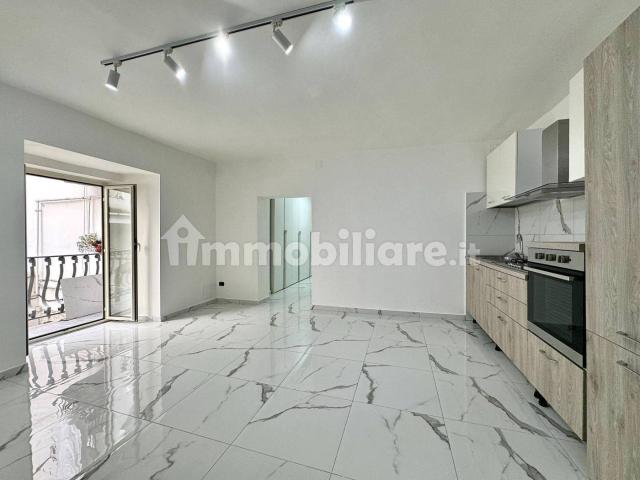 Bilocale via dei Tribunali 181, Tribunali, Napoli