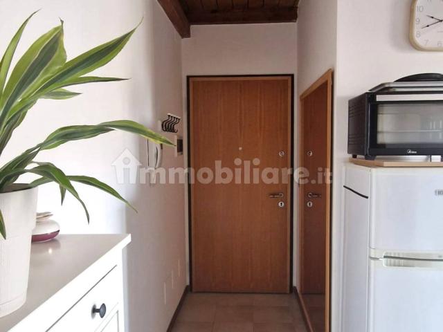 Bilocale via del Curato 19, Cento Paese, Cento
