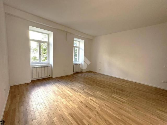 Bilocale via del Coroneo 21, Borgo Teresiano, Trieste