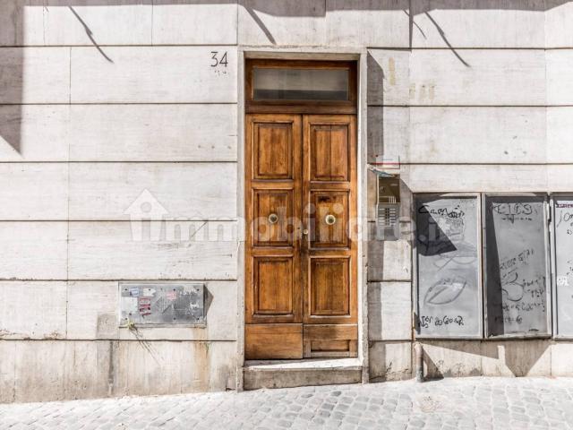Bilocale via della Gensola, Trastevere, Roma