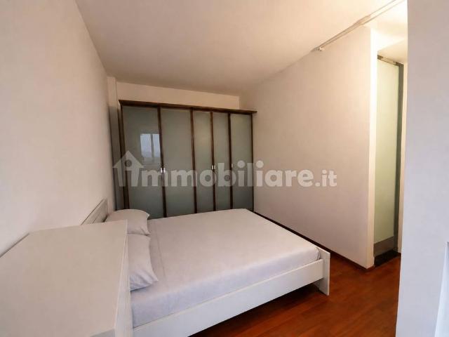 Bilocale via delle Primule 6, Lorenteggio, Milano