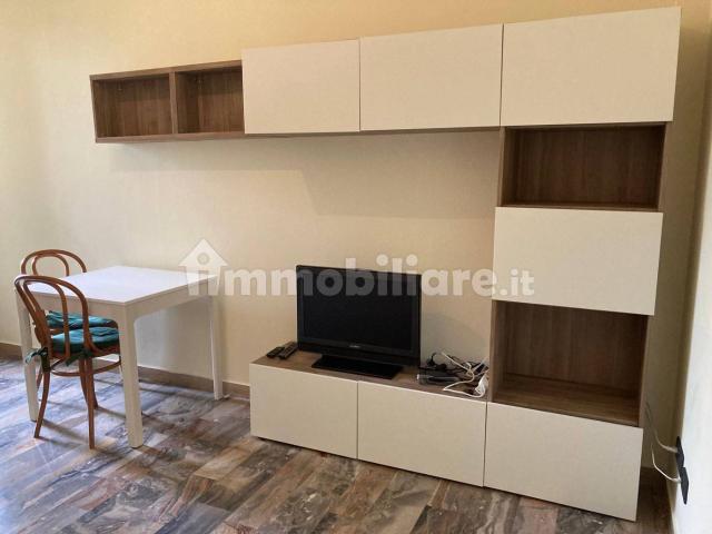 Bilocale via delle Primule 3, Lorenteggio, Milano