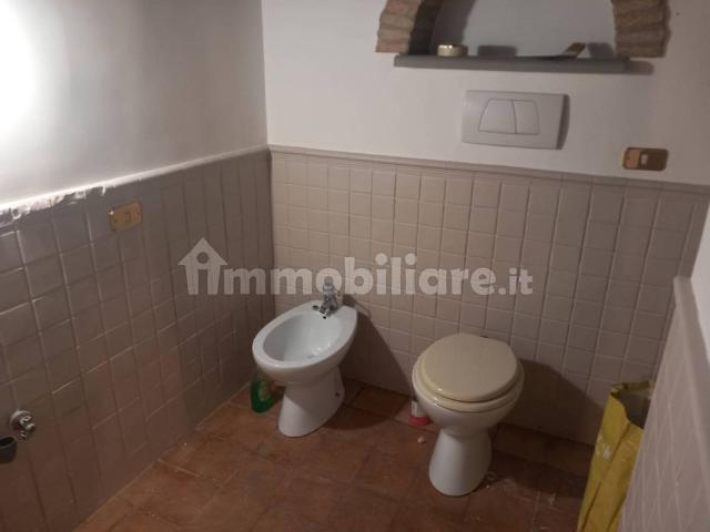 Bilocale via di San Basilio, Barberini, Roma
