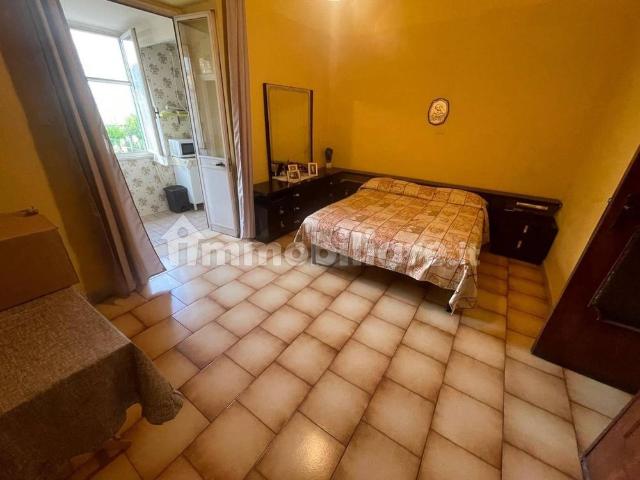 Bilocale via Diomede Carafa, Bagnoli, Napoli