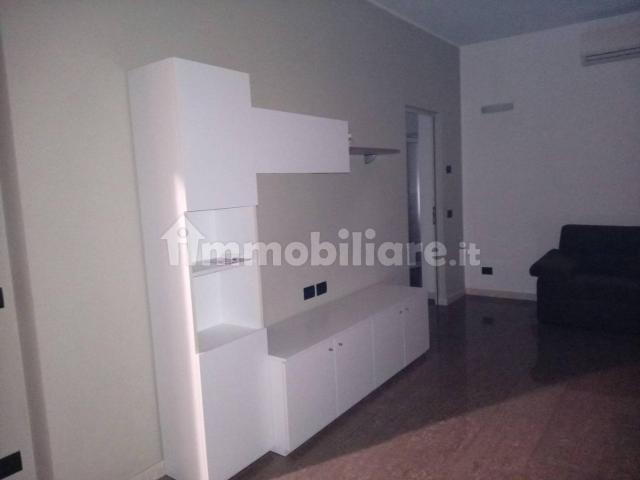 Bilocale via Enzo Togni, Centro, Broni