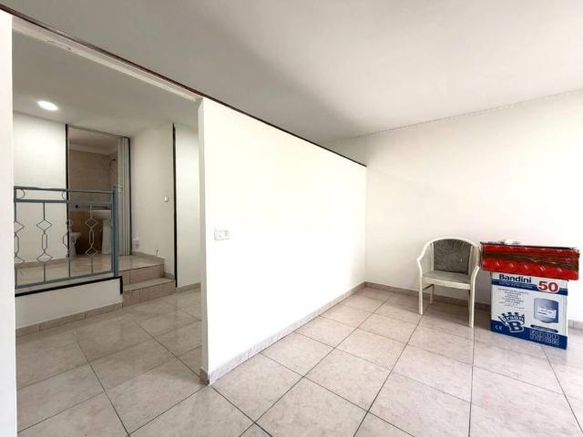 Bilocale via Egidio Velotti 53, Barra, Napoli