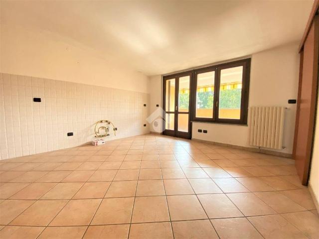 Bilocale via F. Parri 57, Centro, Solaro