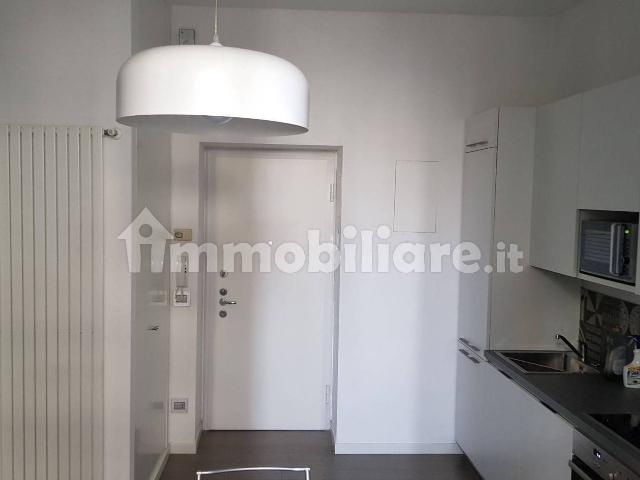 Bilocale via Francesco Arese 7, Zara, Milano