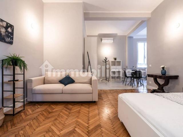 Bilocale via Ippolito d'Aste 3, Quadrilatero, Genova