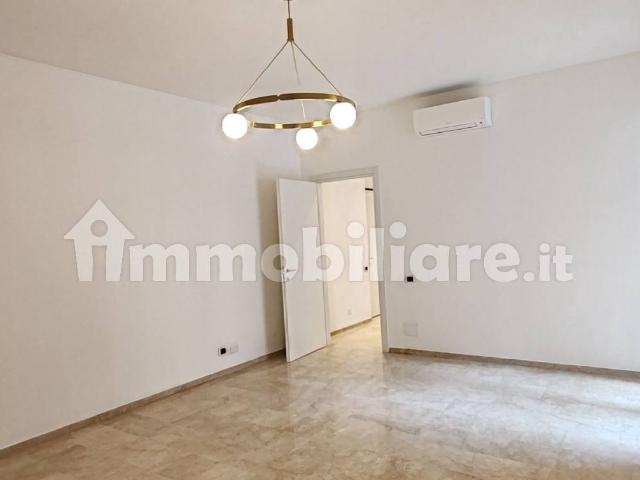 Bilocale via Lorenteggio 35, Giambellino, Milano