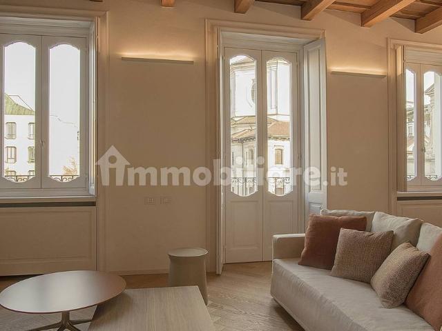 Bilocale via Laghetto 1, Borgogna Largo Augusto, Milano