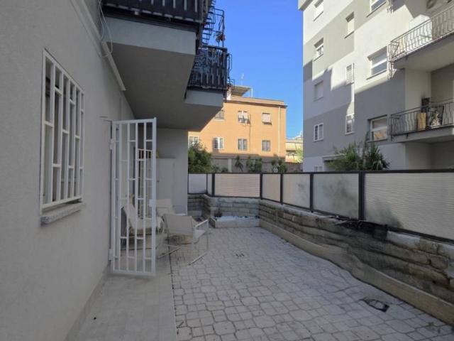 Bilocale via Licio Quinzio Cincinnato 7, Pomezia Centro, Pomezia