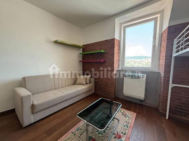 Bilocale via Luigi Frausin 8, San Giacomo, Trieste