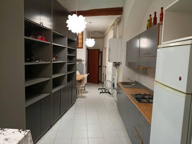 Bilocale via Luigi Zamboni 5, Centro Storico, Bologna