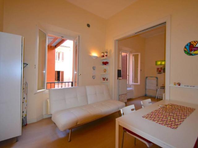 Bilocale via Luigi Zamboni 86, Irnerio, Bologna