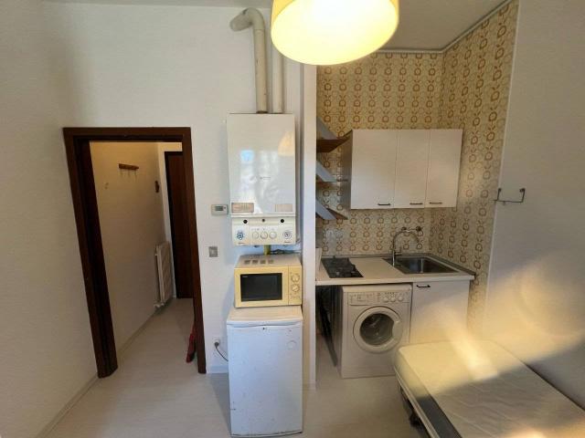 Bilocale via Marzolo, Portello Ospedali, Padova