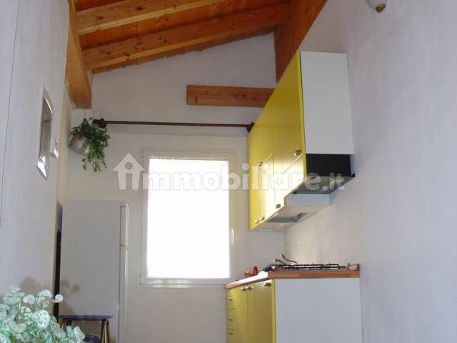 Bilocale via Marzabotto 9, Centro, Sirmione