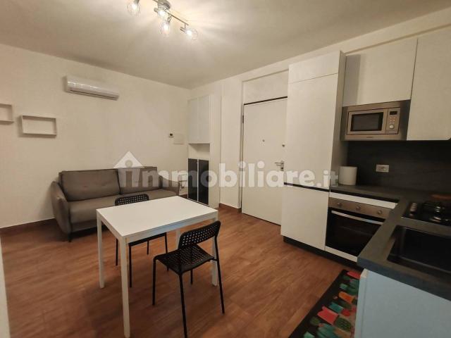 Bilocale via Merano 7, Borgo Roma, Verona