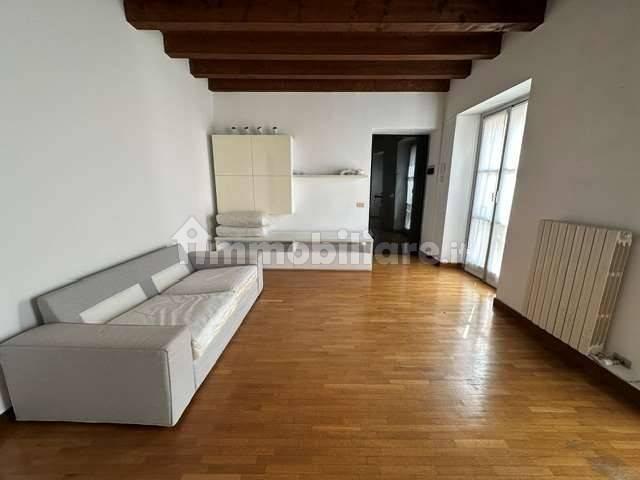 Bilocale via Milano, 34, Borghi, Como