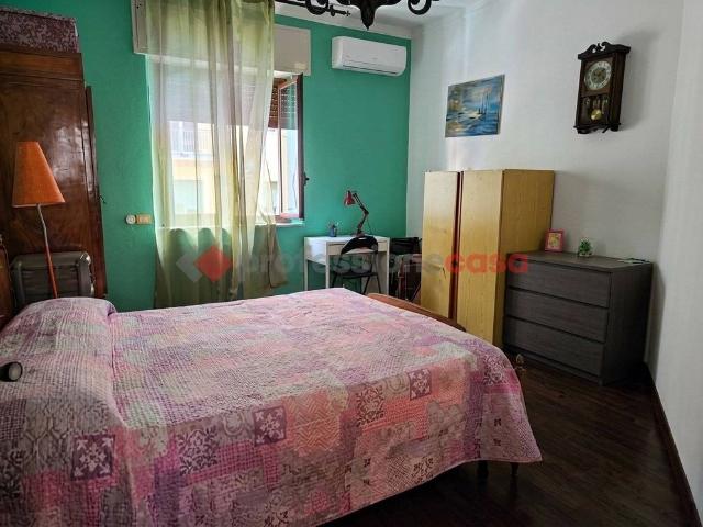 Bilocale via Napoli, 67, Province Veneto, Catania