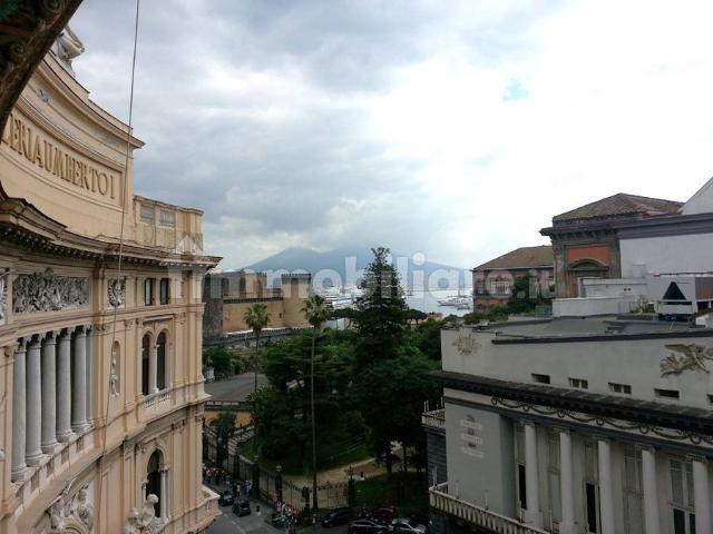 Bilocale via San Carlo, Porto Municipio, Napoli