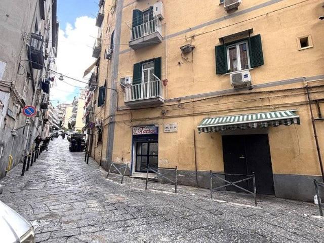 Bilocale via Santa Maria Della Neve, 18, Chiaia, Napoli