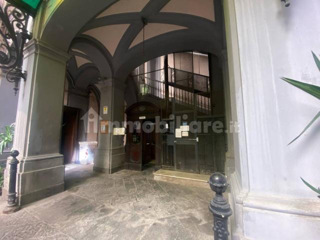Bilocale via Santa Maria di Costantinopoli, Centro Storico, Napoli