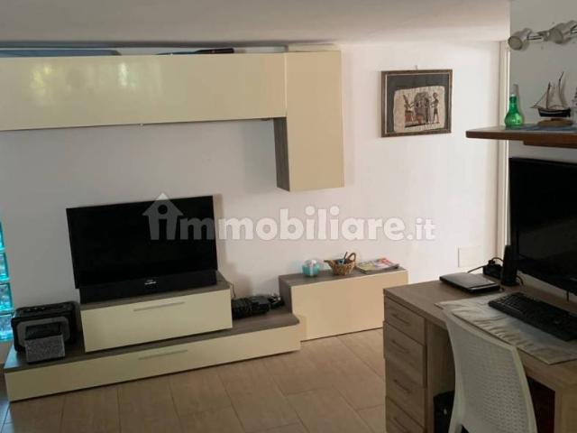 Bilocale via Sardegna 9, Lungomare Circe, Via Badino, Terracina