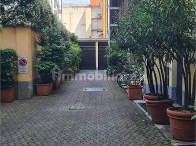 Bilocale via Sciesa 14, Montenero, Milano
