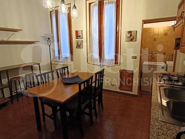 Bilocale via selmi, 6, Centro Storico, Modena