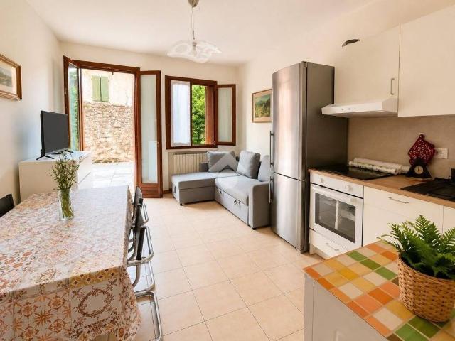 Bilocale via per albisano 12, Centro, Torri del Benaco