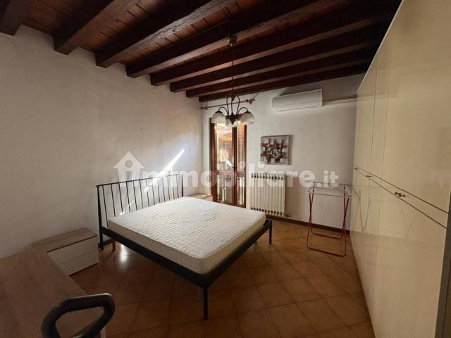 Bilocale via Pero 16B, Centro, Mantova