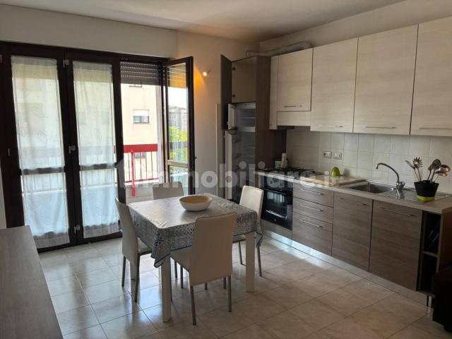 Bilocale via Prato 28, Bisceglie, Milano