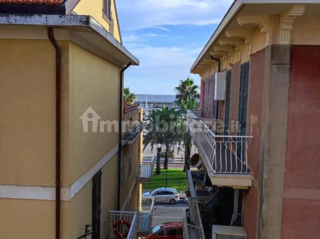 Bilocale via Premuda 2, Centro, Chiavari