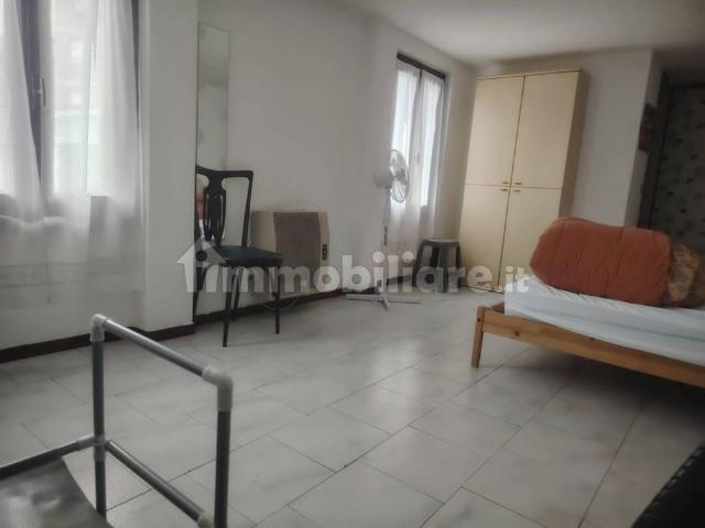 Bilocale via Roma, Centro, Broni