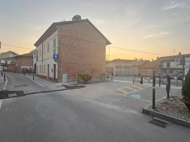 Bilocale via regina margherita di savoia 22, Bra
