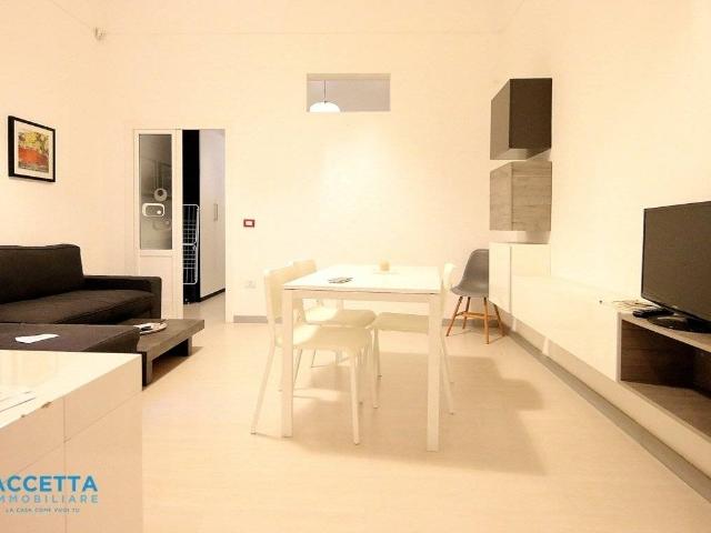 Bilocale via Regina Elena 73, Borgo, Taranto