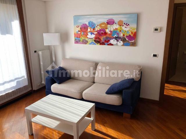 Bilocale via Ticino 10, Taccona, Monza