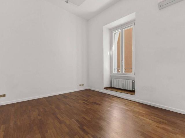 Bilocale via Valadier 36, Prati, Roma