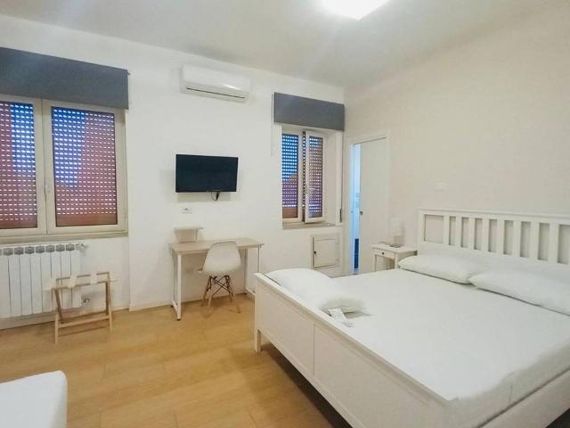 Bilocale viale Cavalleggeri d'Aosta, Fuorigrotta, Napoli