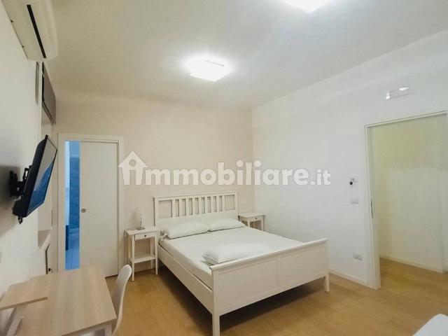 Bilocale viale Cavalleggeri d'Aosta, Fuorigrotta, Napoli