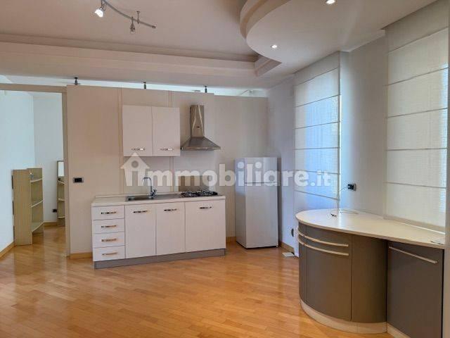 Bilocale viale Regina Elena 42, Centro, Campobasso