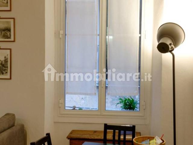 Bilocale Vico Lavagna, Caricamento, Genova