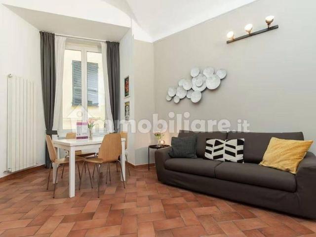 Bilocale Vico Vegetti 9, Molo, Genova