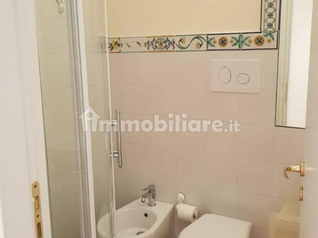 Bilocale vicolo dei Barbuti 6, Centro Storico Teatro Verdi, Salerno