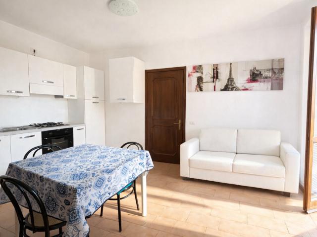BILOCALE A MANDELLO CENTRO CON BALCONE