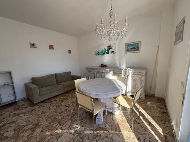 BILOCALE A MANDELLO CON BALCONE VISTA LAGO