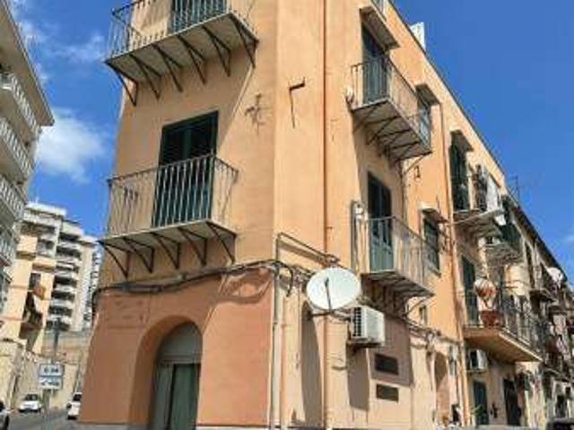 Bilocale arredato Arenella