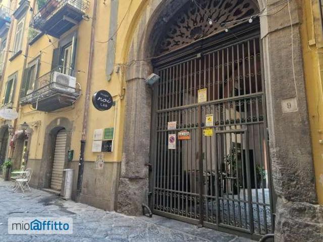 Bilocale arredato Chiaia